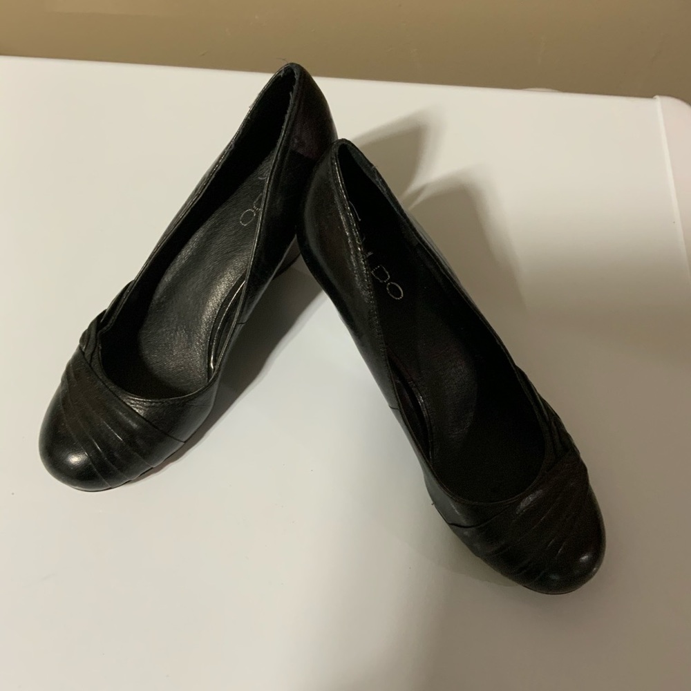 Cute black wedges